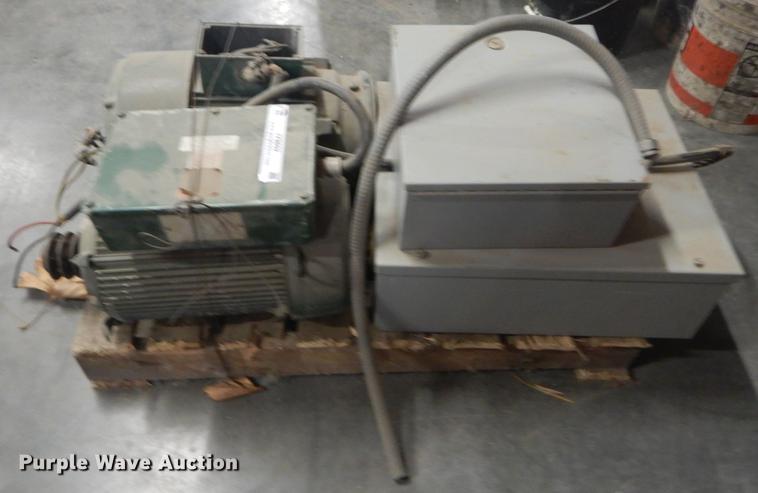 image for item IY9602 Delta table saw