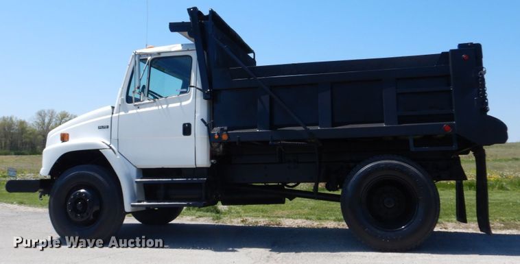 image for item IY9630 1999 Freightliner FL70  dump truck