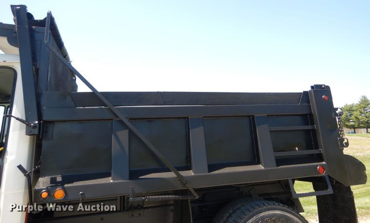 image for item IY9630 1999 Freightliner FL70  dump truck