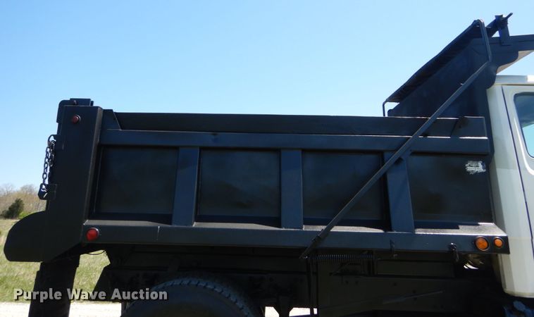 image for item IY9630 1999 Freightliner FL70  dump truck