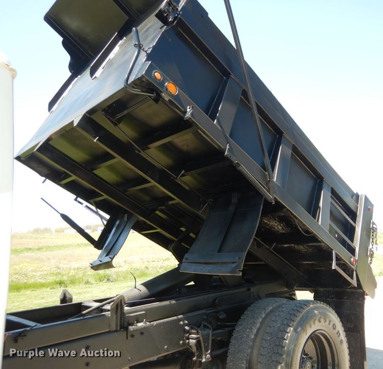 image for item IY9630 1999 Freightliner FL70  dump truck