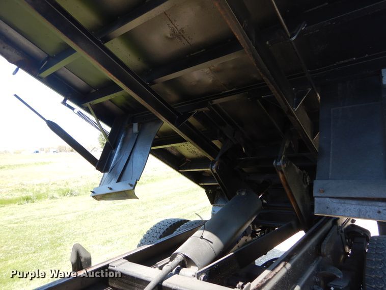 image for item IY9630 1999 Freightliner FL70  dump truck