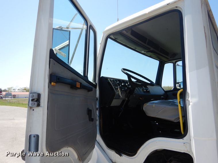 image for item IY9630 1999 Freightliner FL70  dump truck