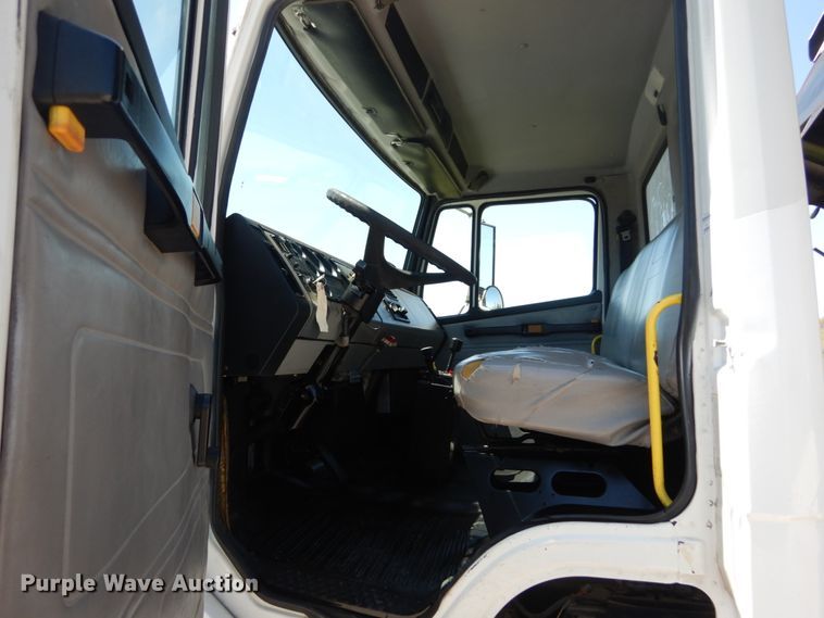 image for item IY9630 1999 Freightliner FL70  dump truck