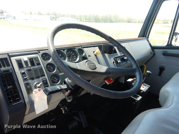 image for item IY9630 1999 Freightliner FL70  dump truck