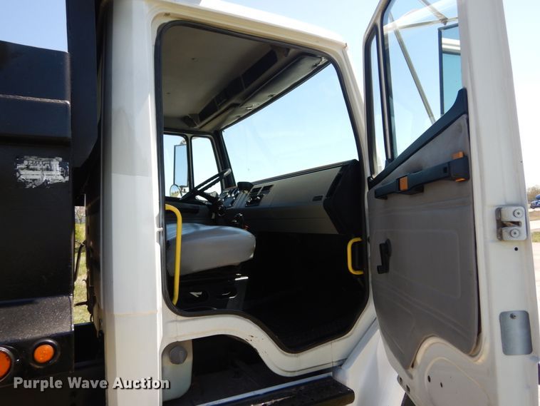 image for item IY9630 1999 Freightliner FL70  dump truck