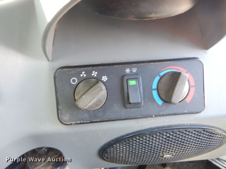 image for item IY9636 2011 Bobcat T870  tracked skid steer loader