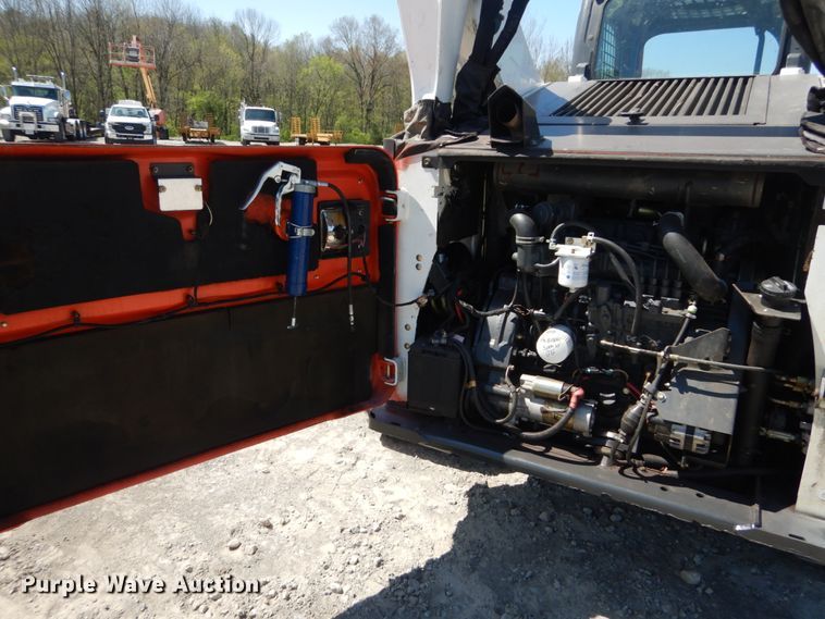 image for item IY9636 2011 Bobcat T870  tracked skid steer loader