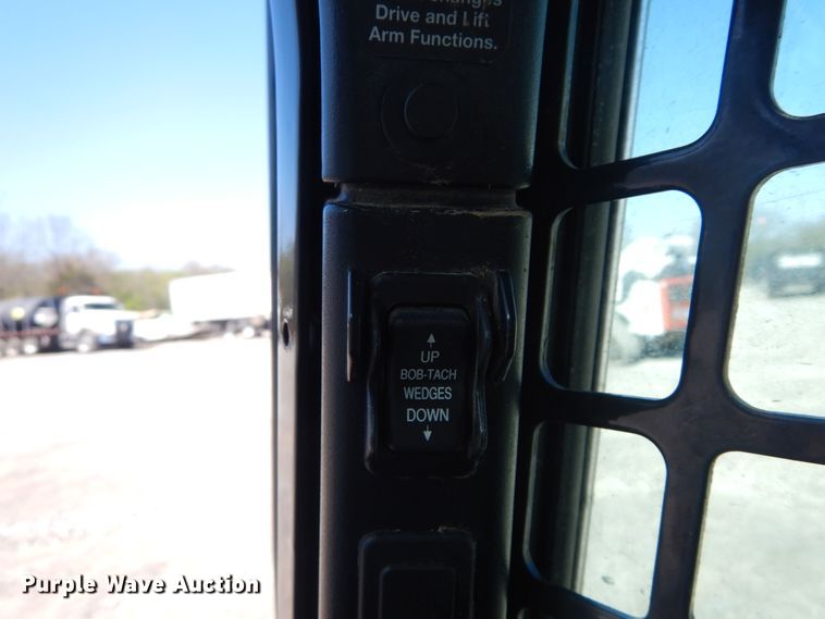 image for item IY9637 2018 Bobcat T770  tracked skid steer loader