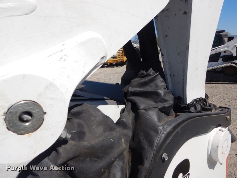 image for item IY9638 2018 Bobcat T870  tracked skid steer loader