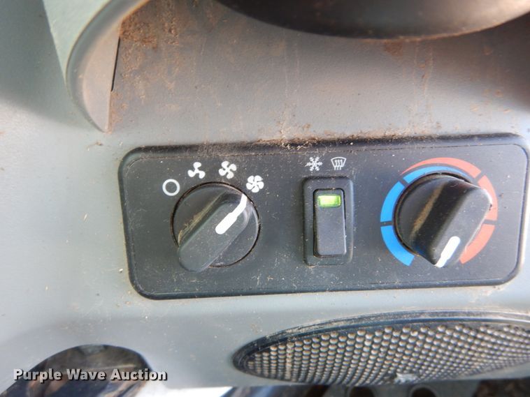 image for item IY9638 2018 Bobcat T870  tracked skid steer loader