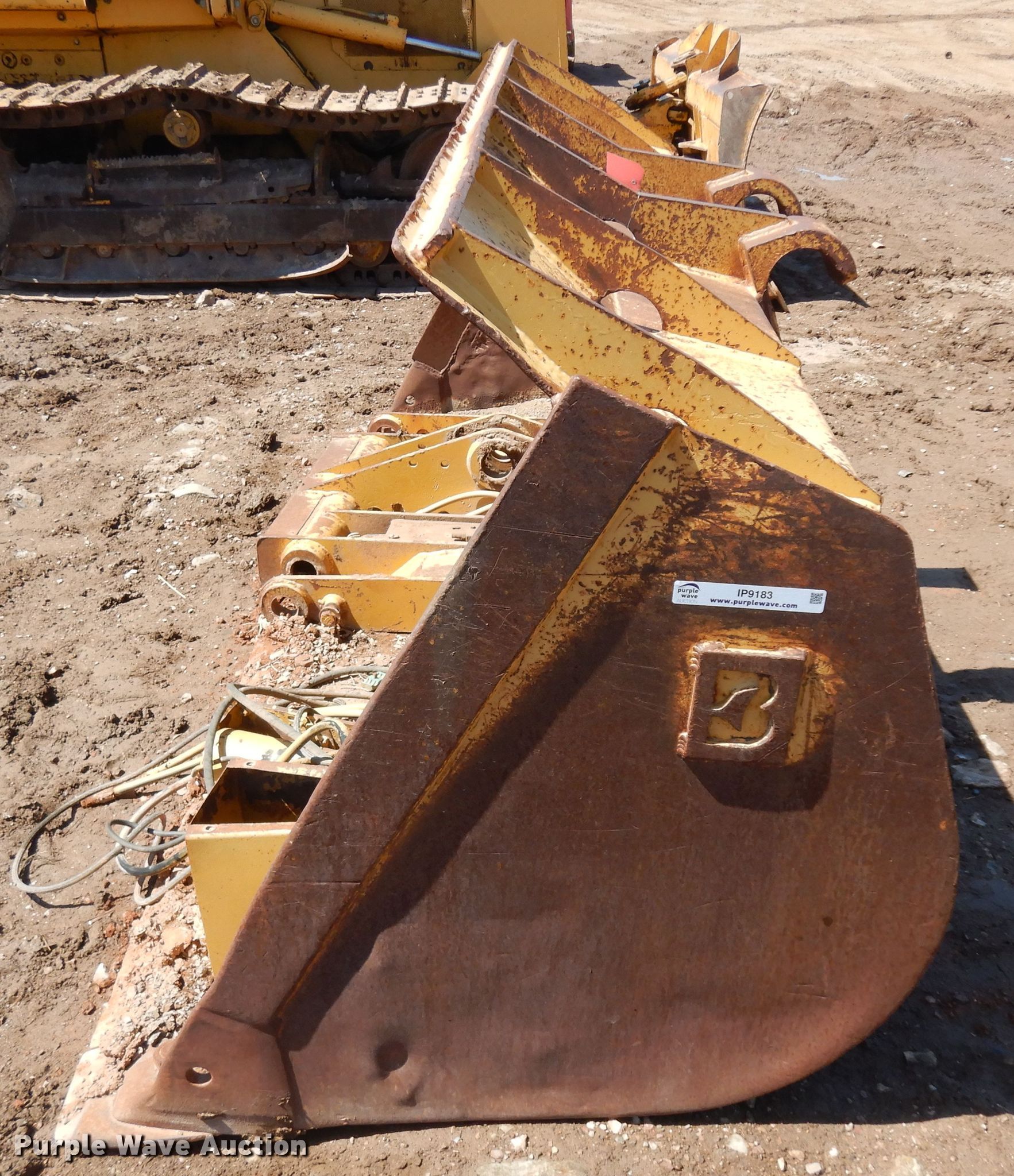 Balderson loader bucket in Rapid City, SD Item IP9183 sold Purple Wave