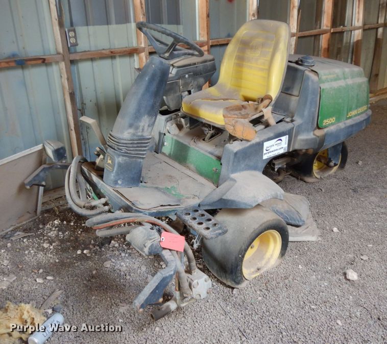 image for item DC2133 John Deere 2500  reel mower