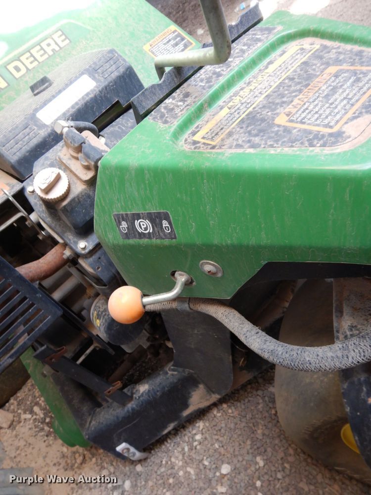 image for item DC2134 John Deere Aercore 800  aerator