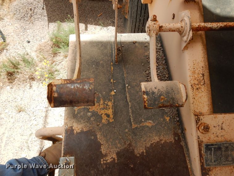 image for item DC2141 Entyre  chip spreader