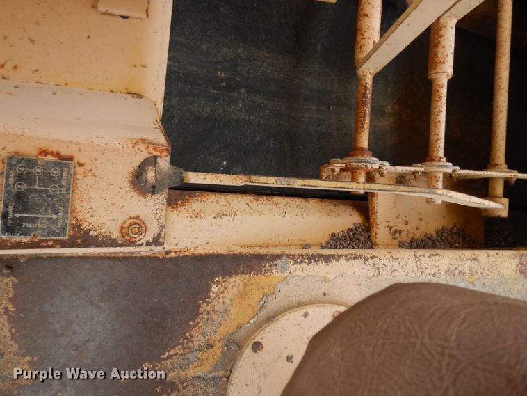 image for item DC2141 Entyre  chip spreader