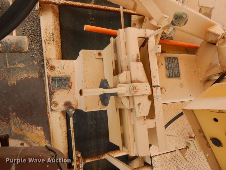 image for item DC2141 Entyre  chip spreader