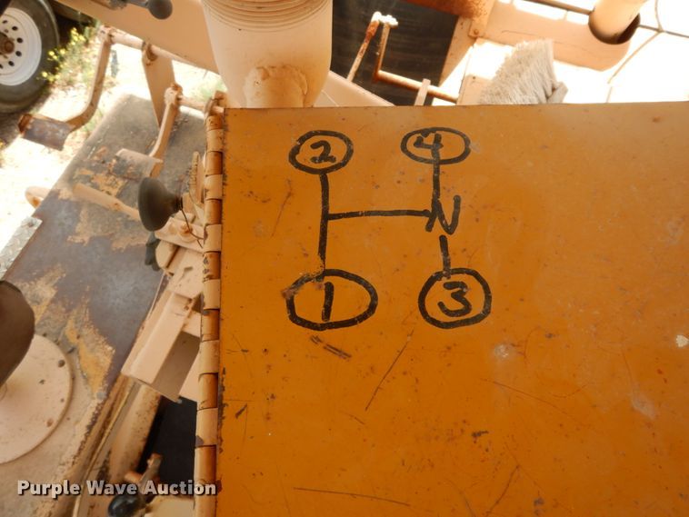 image for item DC2141 Entyre  chip spreader