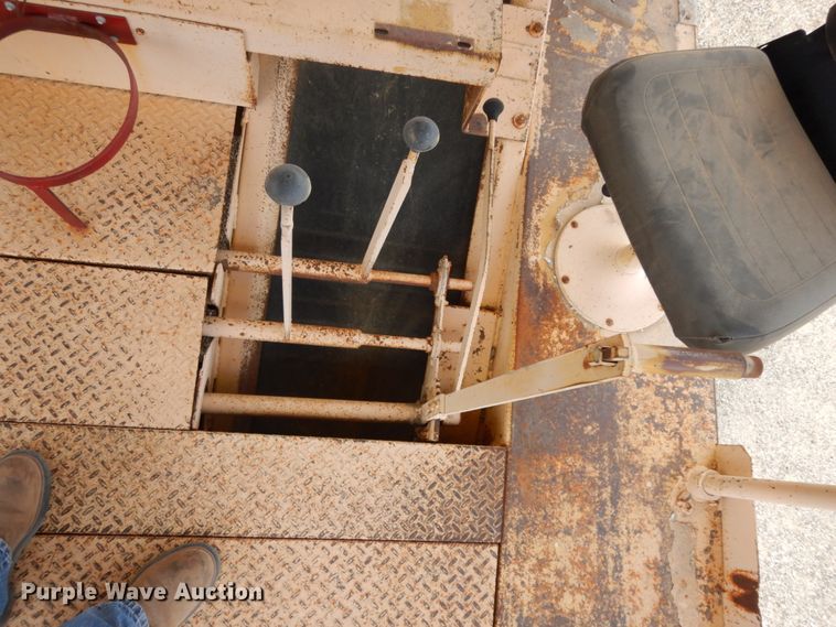 image for item DC2141 Entyre  chip spreader