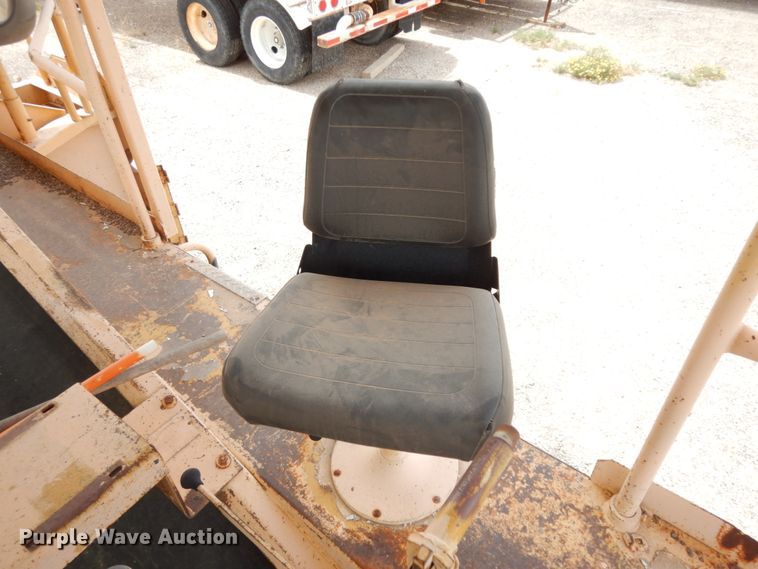 image for item DC2141 Entyre  chip spreader