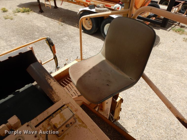 image for item DC2141 Entyre  chip spreader