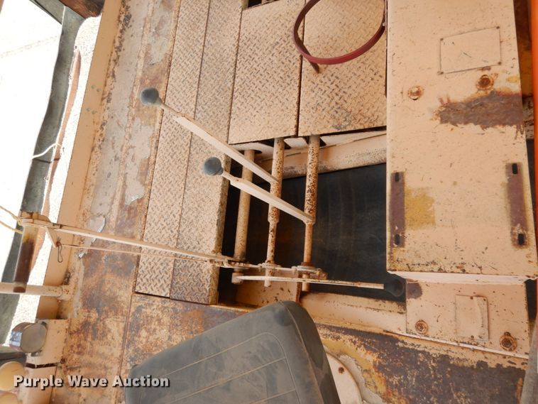 image for item DC2141 Entyre  chip spreader