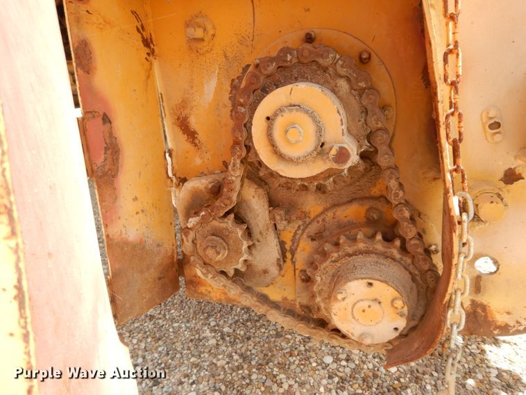 image for item DC2141 Entyre  chip spreader