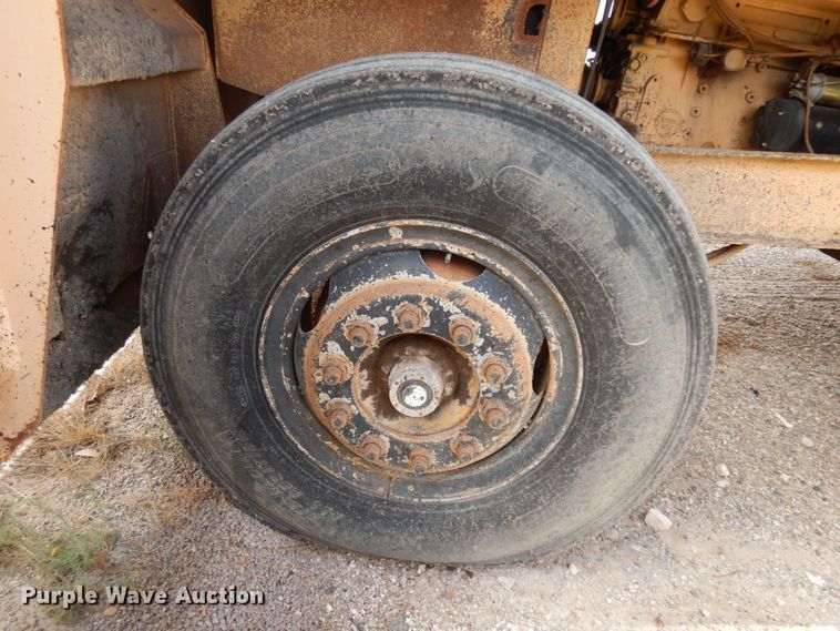 image for item DC2141 Entyre  chip spreader