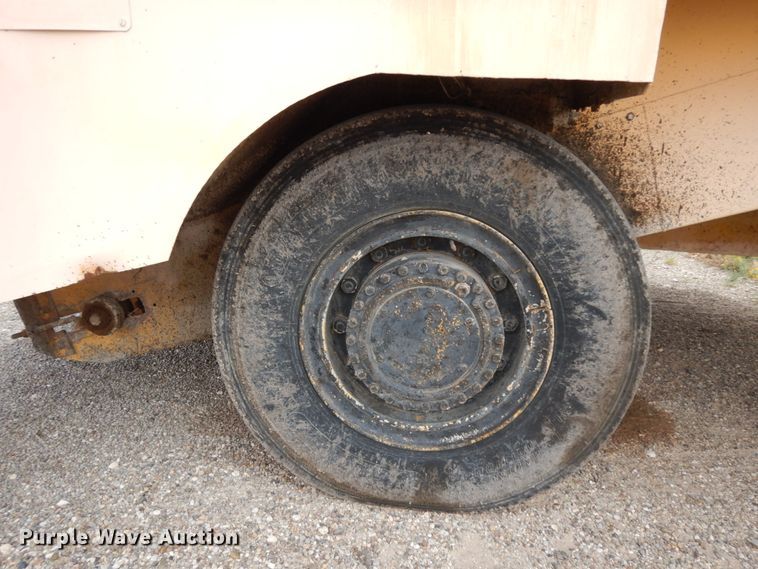 image for item DC2141 Entyre  chip spreader