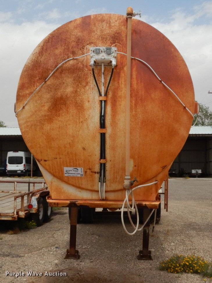 image for item DC2144 1980  RD-M tank trailer