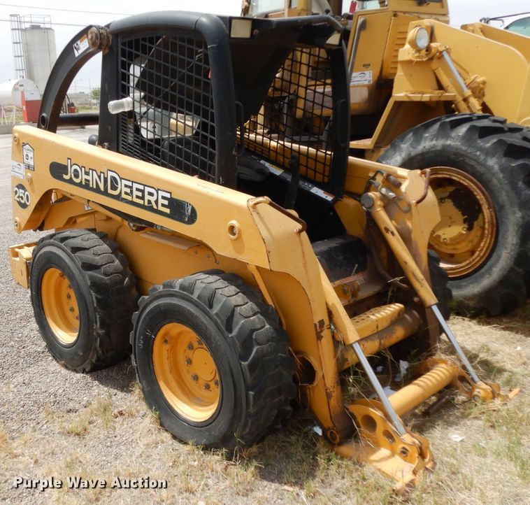 image for item DC2151 2003 John Deere 250  skid steer loader