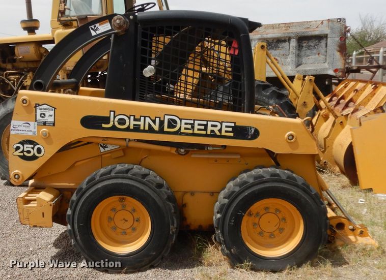 image for item DC2151 2003 John Deere 250  skid steer loader