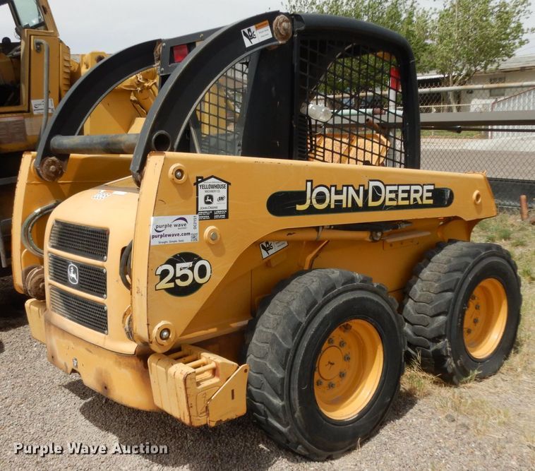image for item DC2151 2003 John Deere 250  skid steer loader