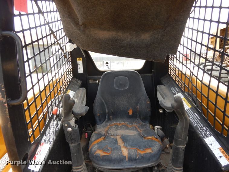 image for item DC2151 2003 John Deere 250  skid steer loader