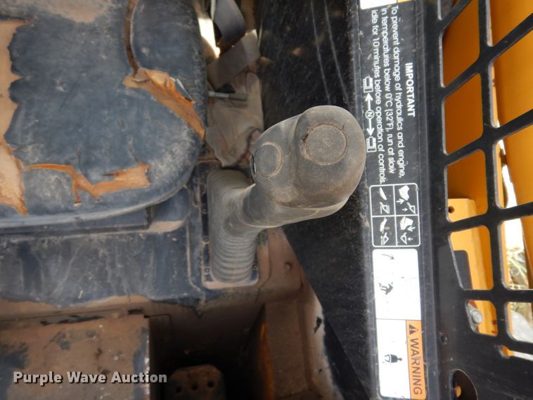 image for item DC2151 2003 John Deere 250  skid steer loader