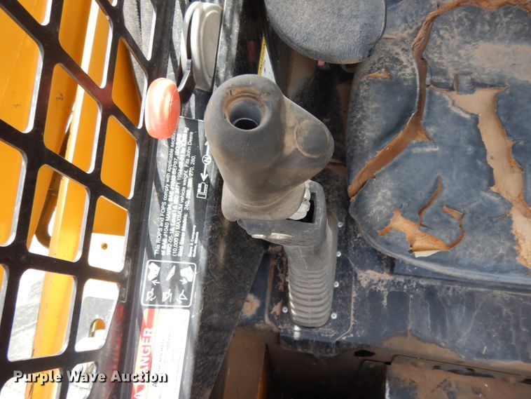 image for item DC2151 2003 John Deere 250  skid steer loader