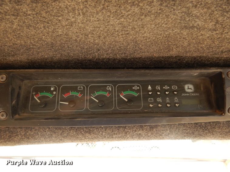 image for item DC2151 2003 John Deere 250  skid steer loader