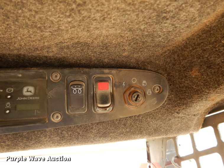 image for item DC2151 2003 John Deere 250  skid steer loader