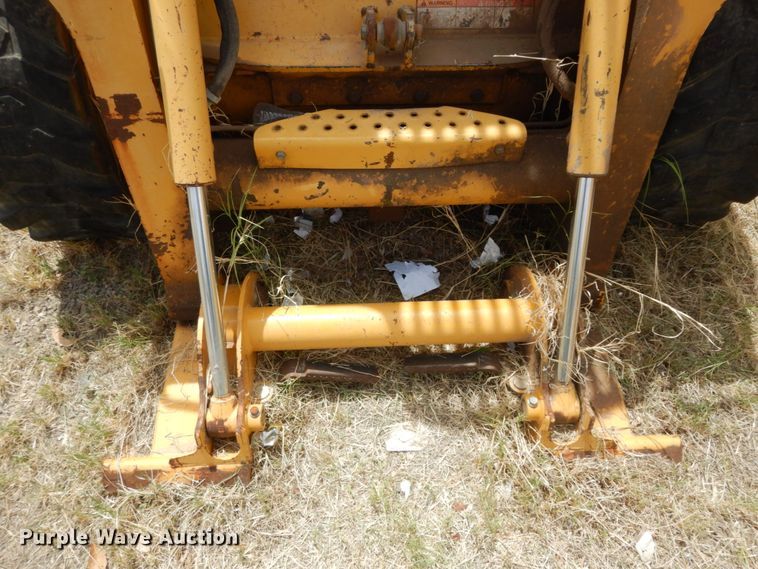 image for item DC2151 2003 John Deere 250  skid steer loader