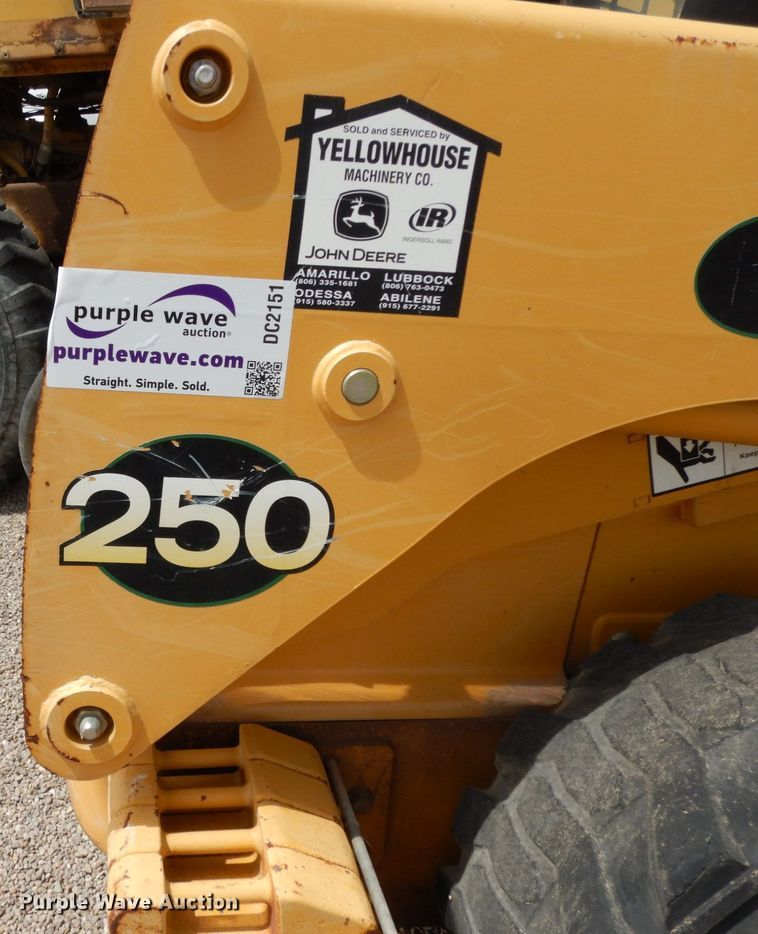 image for item DC2151 2003 John Deere 250  skid steer loader