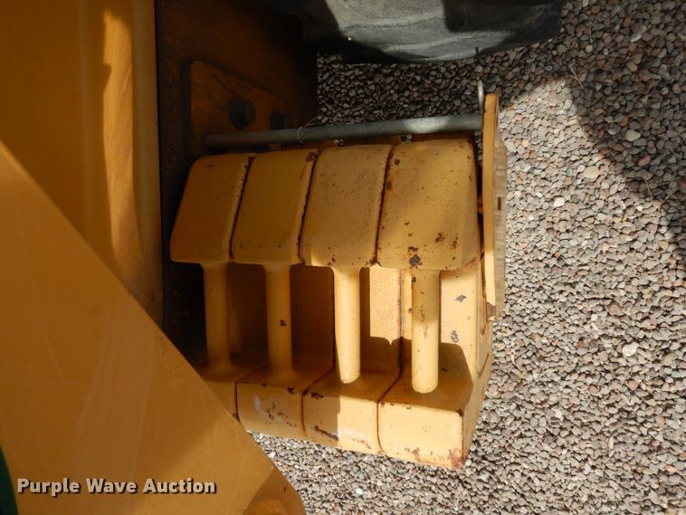 image for item DC2151 2003 John Deere 250  skid steer loader