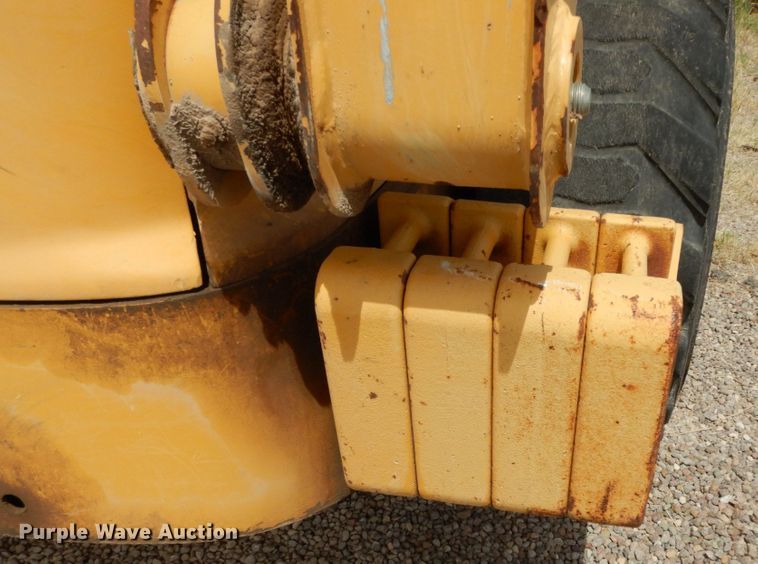 image for item DC2151 2003 John Deere 250  skid steer loader