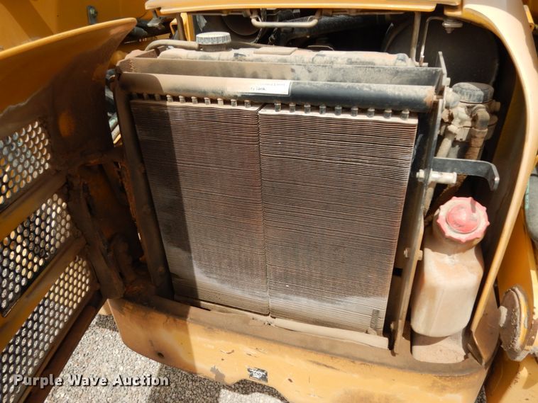 image for item DC2151 2003 John Deere 250  skid steer loader