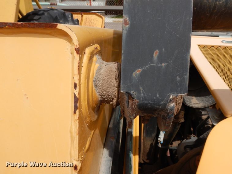 image for item DC2151 2003 John Deere 250  skid steer loader