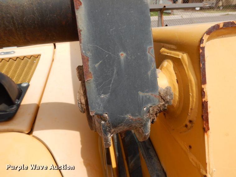 image for item DC2151 2003 John Deere 250  skid steer loader