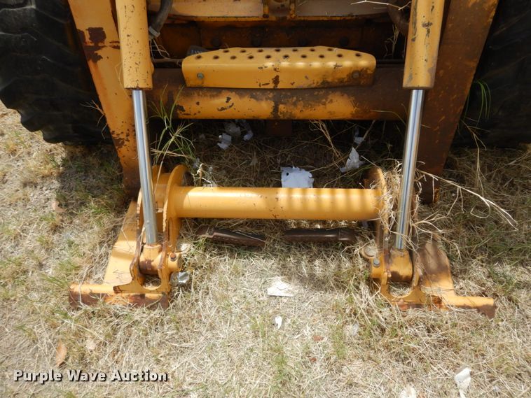 image for item DC2151 2003 John Deere 250  skid steer loader