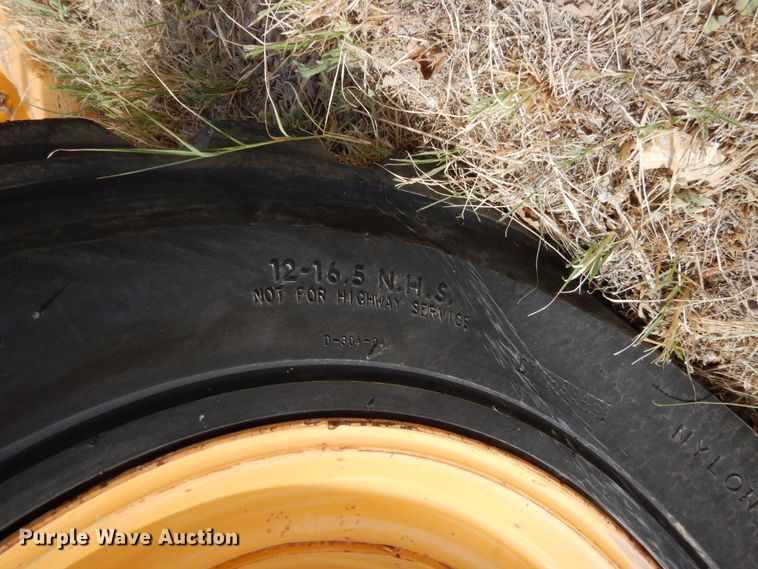 image for item DC2151 2003 John Deere 250  skid steer loader