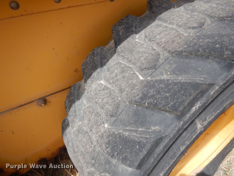 image for item DC2151 2003 John Deere 250  skid steer loader