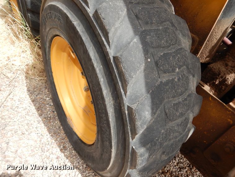 image for item DC2151 2003 John Deere 250  skid steer loader