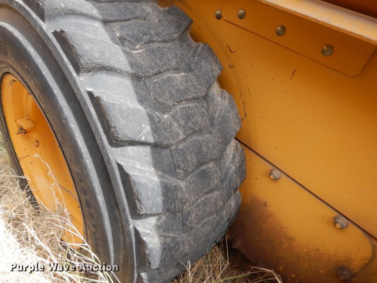 image for item DC2151 2003 John Deere 250  skid steer loader